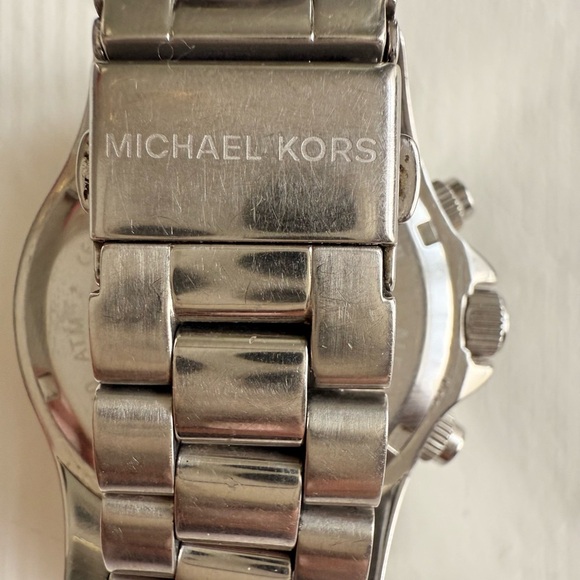 MICHAEL KORS MK5530 Women's 38 mm Layton Silver Tone Crystal Index Watch - Picture 6 of 10